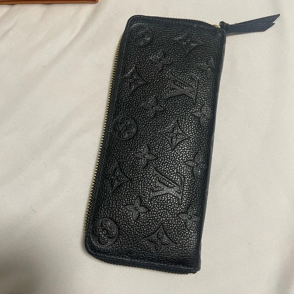 Authentic Louis Vuitton Clèmence Wallet Barely Used